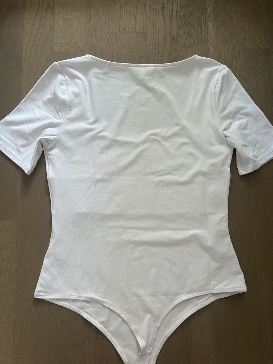 H&M Top: Body H&M weiss – Usato da Kriens venduto da Luzernerin_K 4