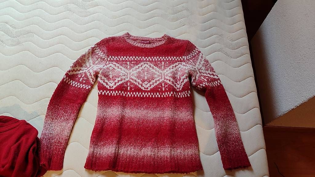 Esprit Pulls & Sweat-shirts: rote Biaggini Pullover, Gr. S & M, Set: 5 Stk. – Neuf (Voir description) à Brüttisellen par nic_xm7s 1