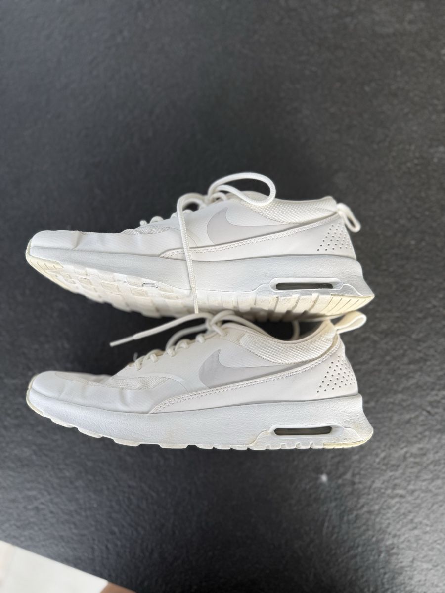 Chaussures femmes: Nike Turnschuhe weiss Grösse 40 – D'occasion à Wetzikon ZH par Similo331