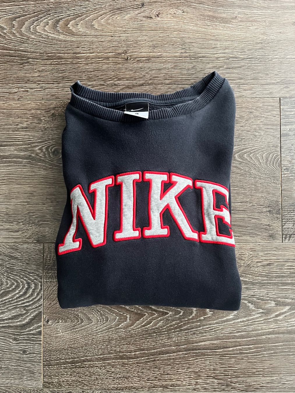 Pullover & Sweatshirts: Nike Vintage Sweathshirt – Gebraucht aus Bülach von eryo343 2