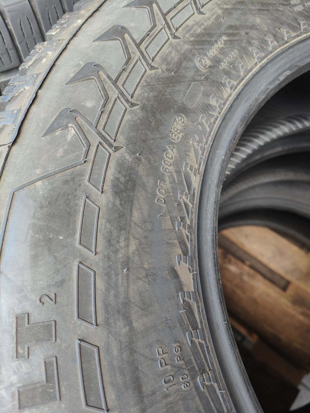 Nokian Pneumatici & Ruote complete: Winterreifen  275/65 R18 – Usato da Oberengstringen venduto da Reifen-Lagerverkauf 2