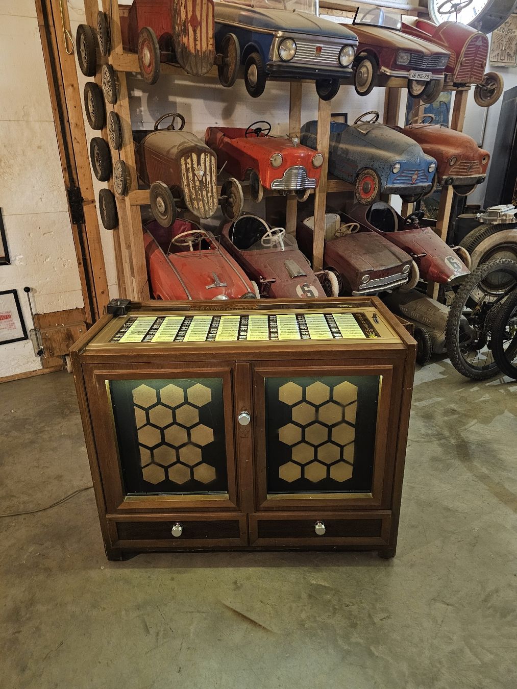 Jukebox: NSM Consul E160 Musikbox Jukebox Vintage Oldtimer Emailschil – Usato da Plaffeien venduto da Wvu