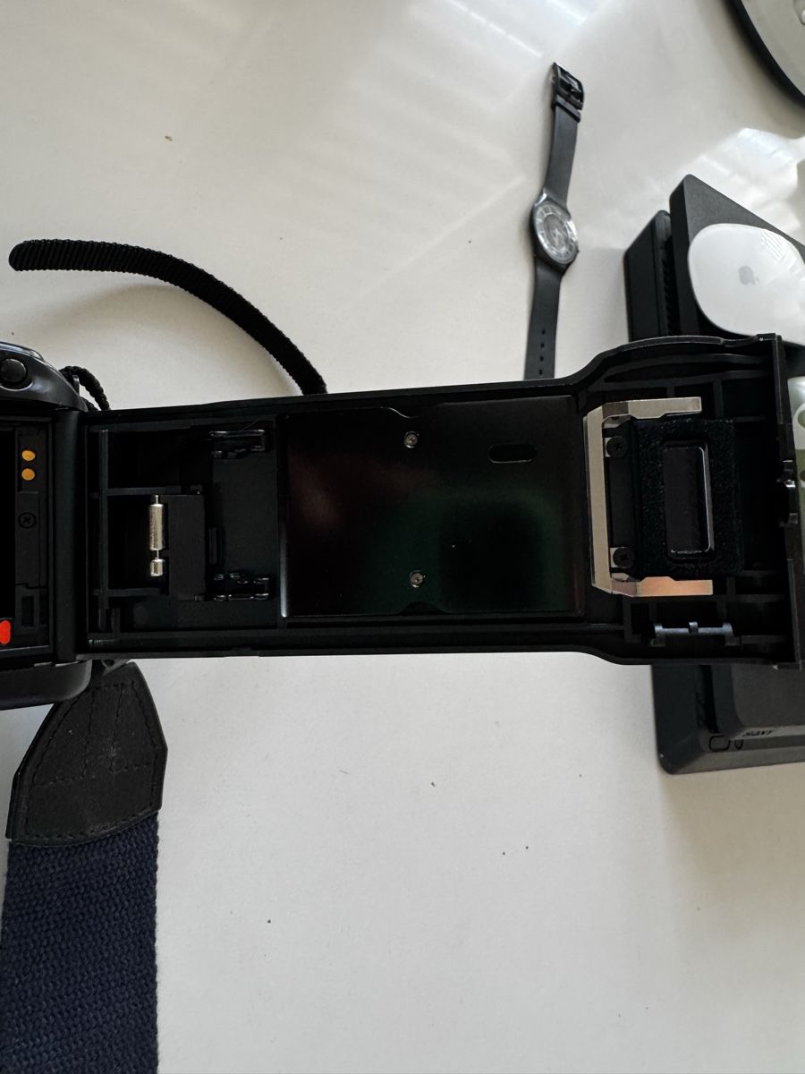 Canon Fotocamera: Canon EOS 1000F sans batterie – Difettoso da Vevey venduto da Eiden77 5
