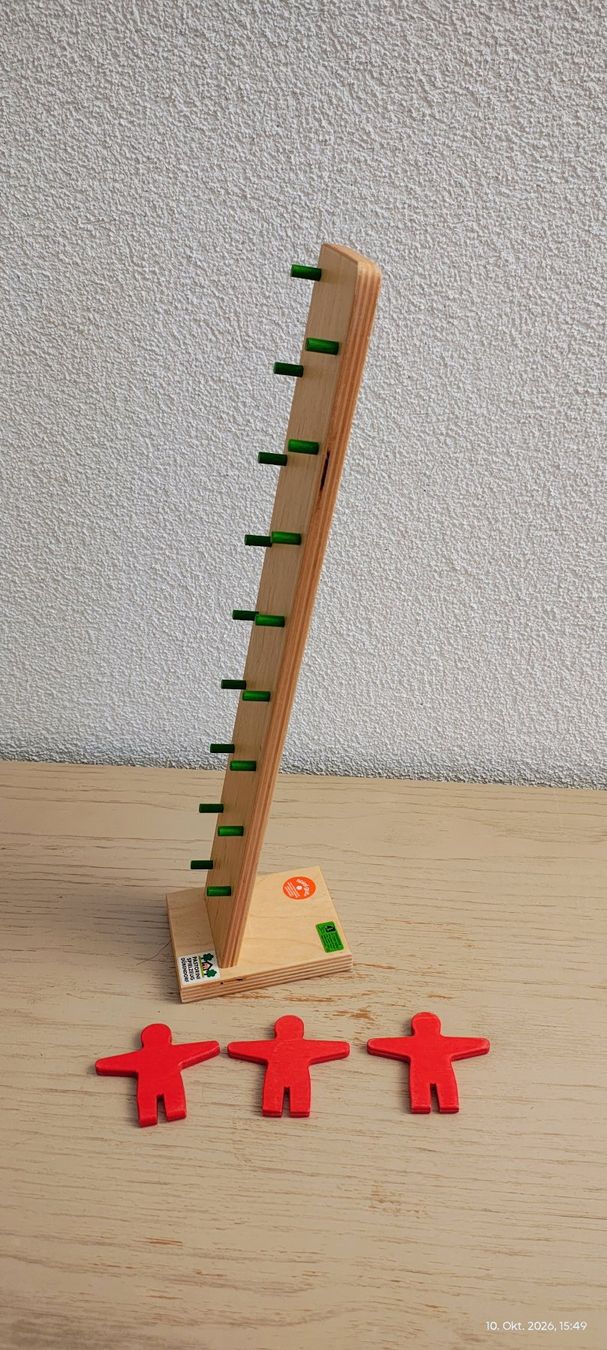 Spielzeuge: Klabastermännchen mit roter Figur – Gebraucht aus Bülach von Surbetone 2