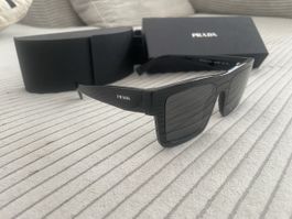 Sonnenbrille PRADA schwarz mit Etui und Box ungetragen