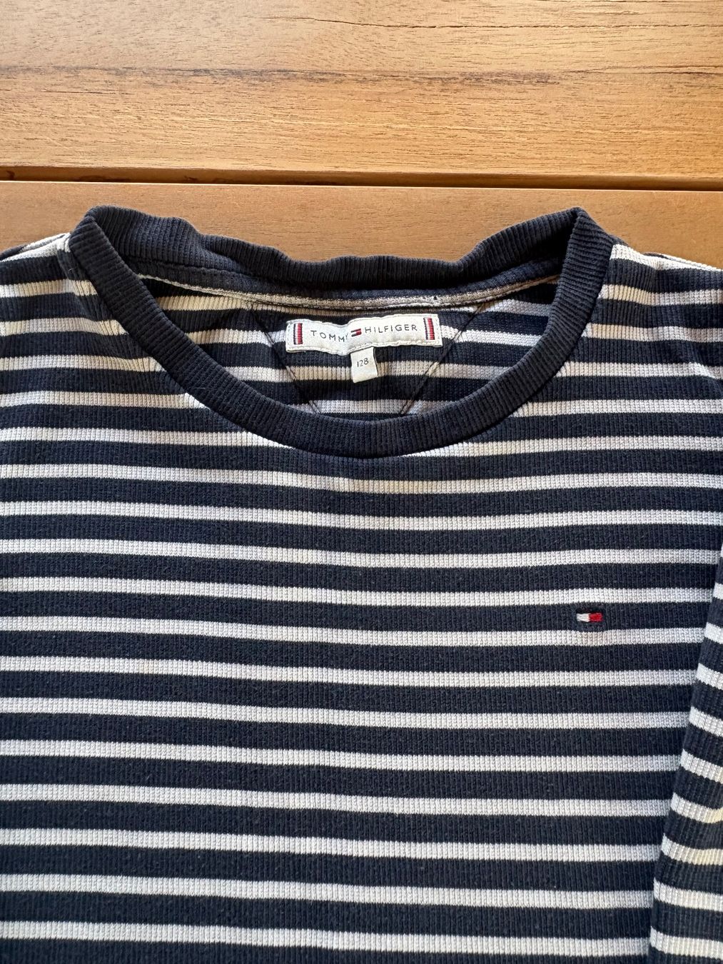 Tommy Hilfiger Camicie, T-shirt & Polo: Oberteil von Tommy Hilfiger, Grösse 128 – Usato da Aesch BL venduto da snezienka53 1