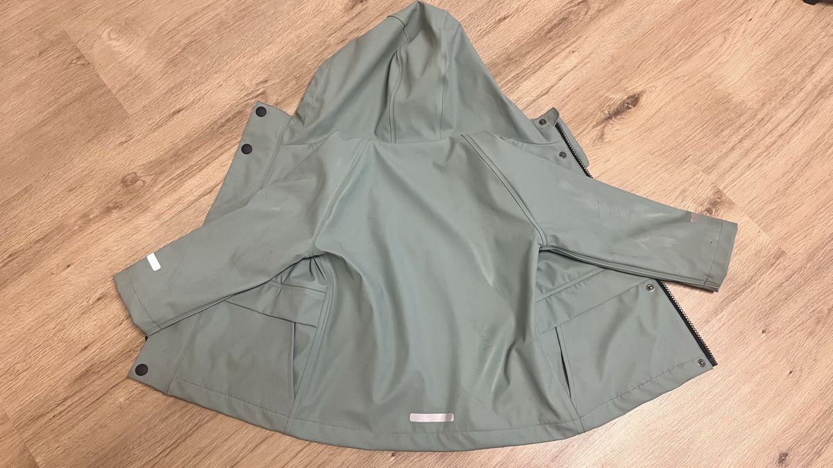 C&A Completi: Regenjacke und Regenhose  – Usato da Zimmerwald venduto da lri_68wj 2