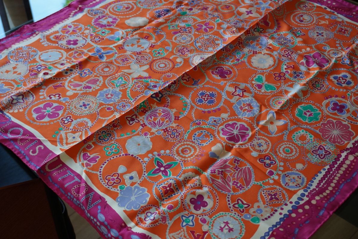 Louis Vuitton Foulard & Sciarpe: Louis Vuitton silk carre 90cm – Usato da Cologny venduto da fab_ez 1