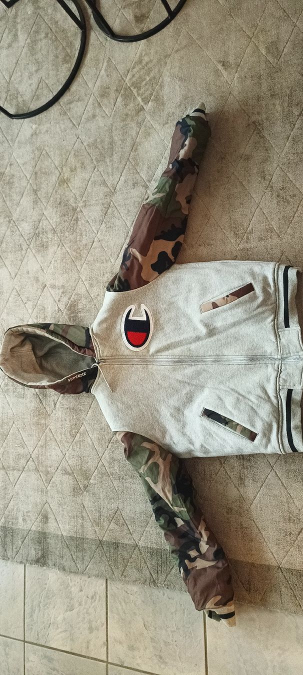 Supreme Giacche: Supreme/Champion® Reversible Hooded Jacket – Usato da Neftenbach venduto da nik_gsn8 3