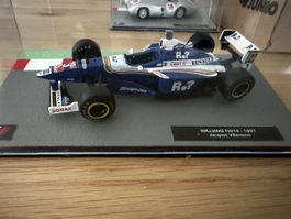 Formel 1 1:43 Fahrzeug inkl. Plexiglas Vitrine ab 19.-