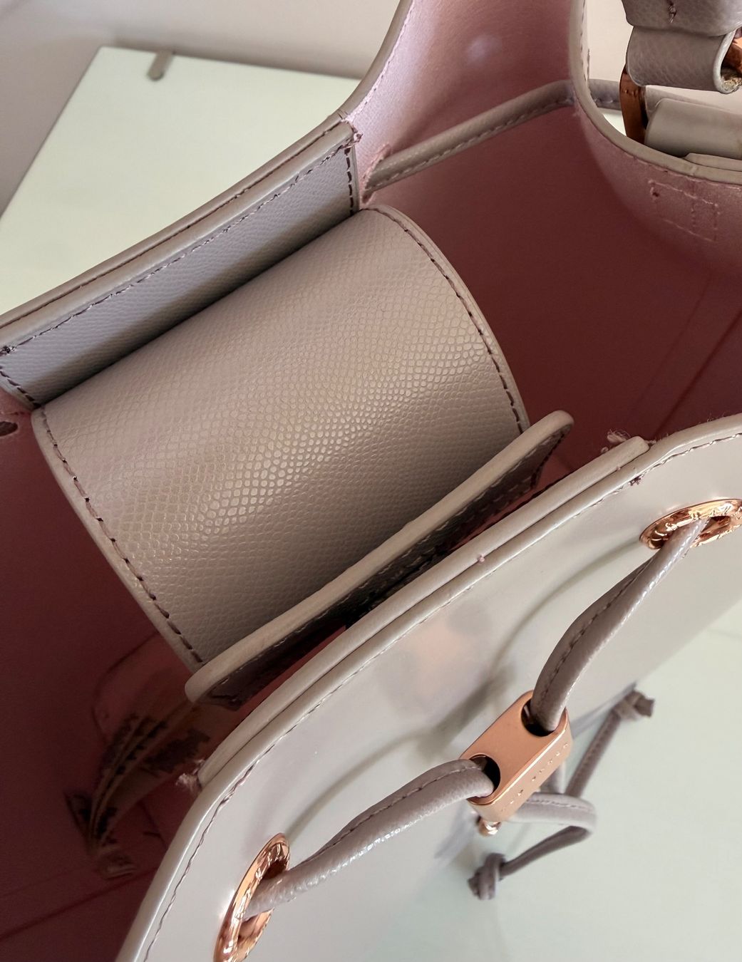 Ted Baker Borse da donna: Ted Baker Handtasche - taube grau – Usato da Eichberg venduto da Lolapop18 4