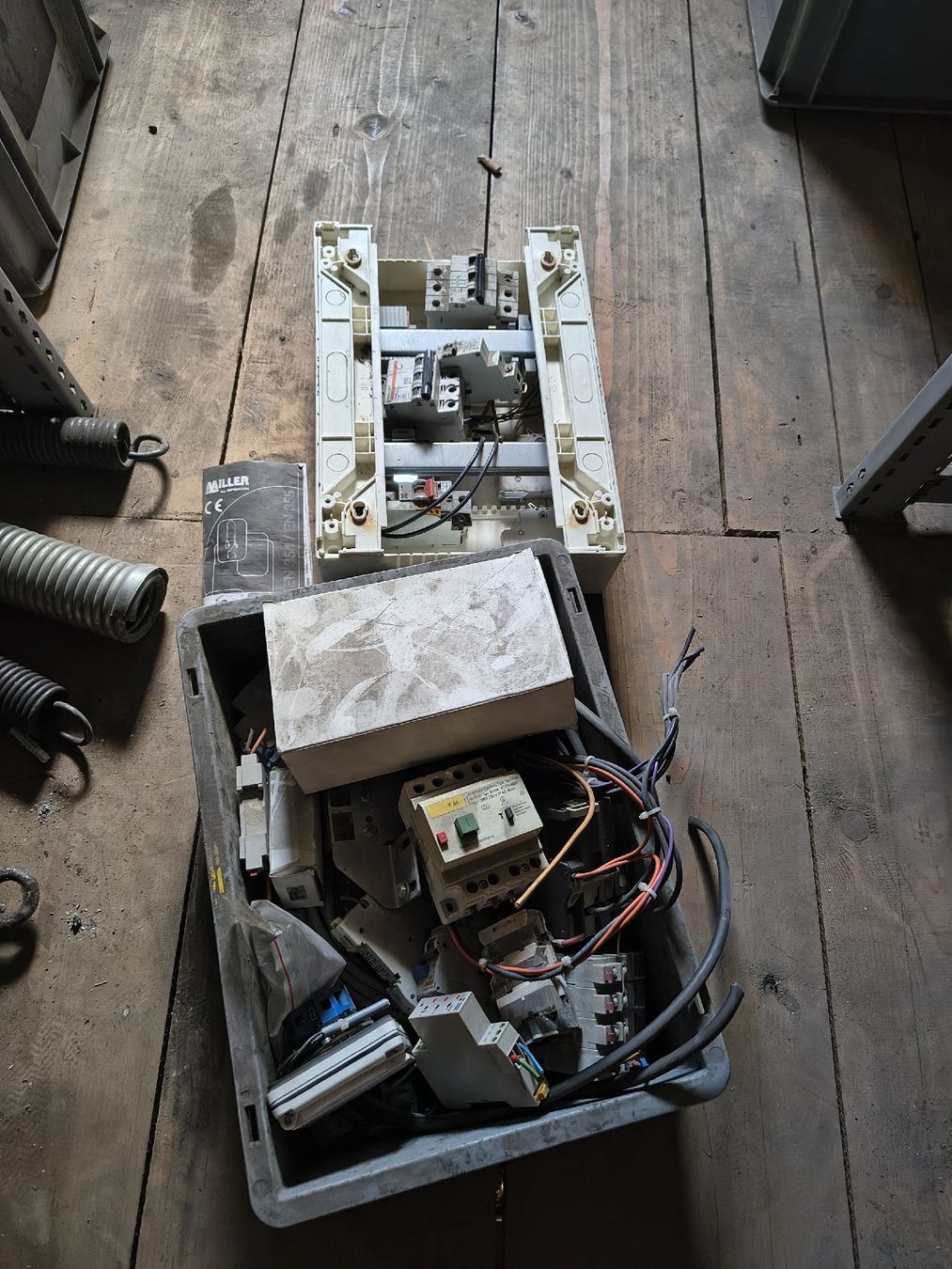 Composants électroniques: stromermaterial – Défectueux à Oberhelfenschwil par Leanhar13 5