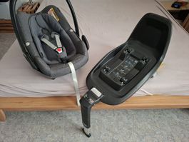 Maxi Cosi Pebble Plus inkl. Isofix-Station. Unfallfrei Top