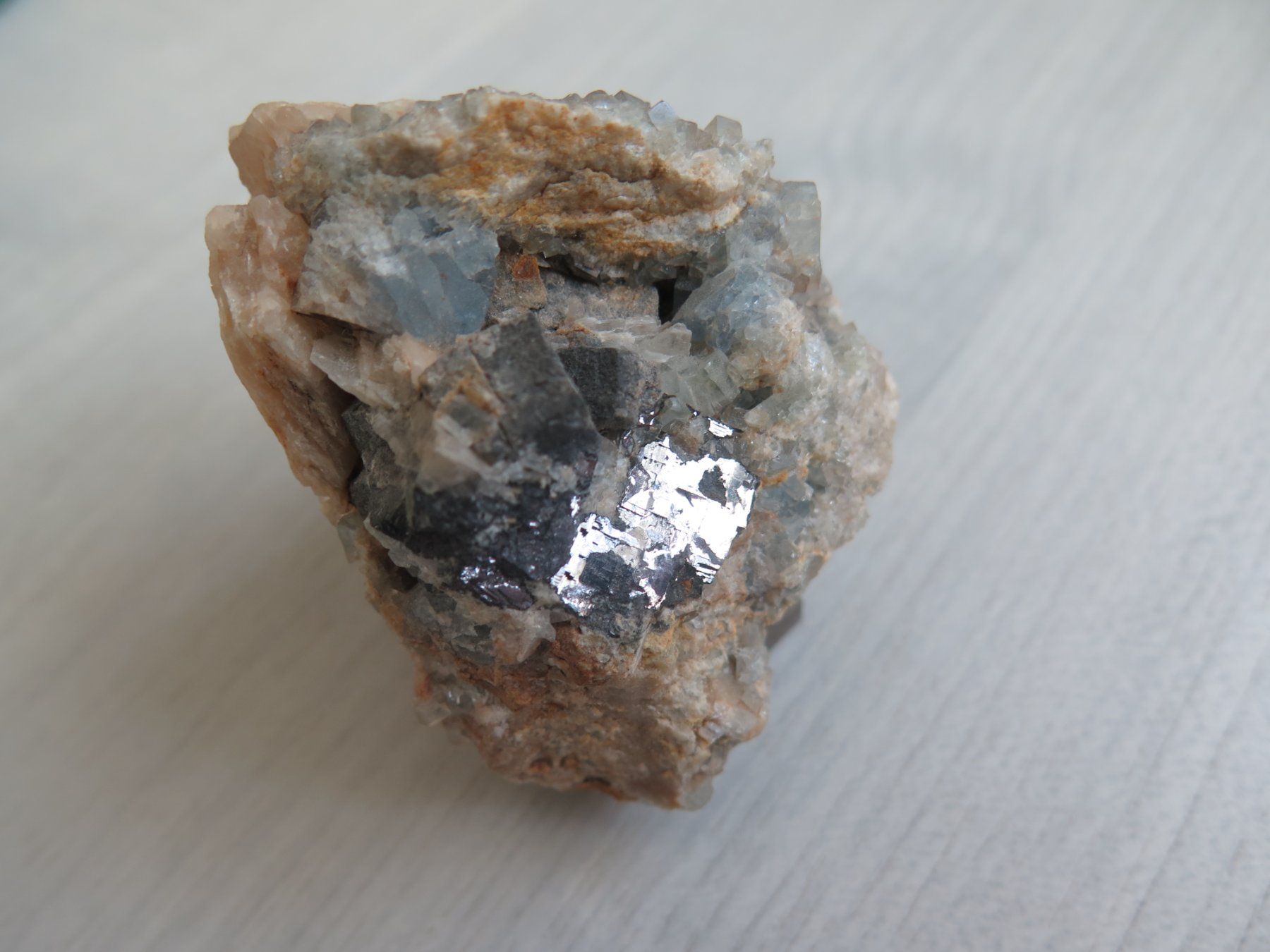 Minerali & Pietre curative: Fluorit auf Quarz von USA – Usato da Schaffhausen venduto da Yamakana51L8736OQ8