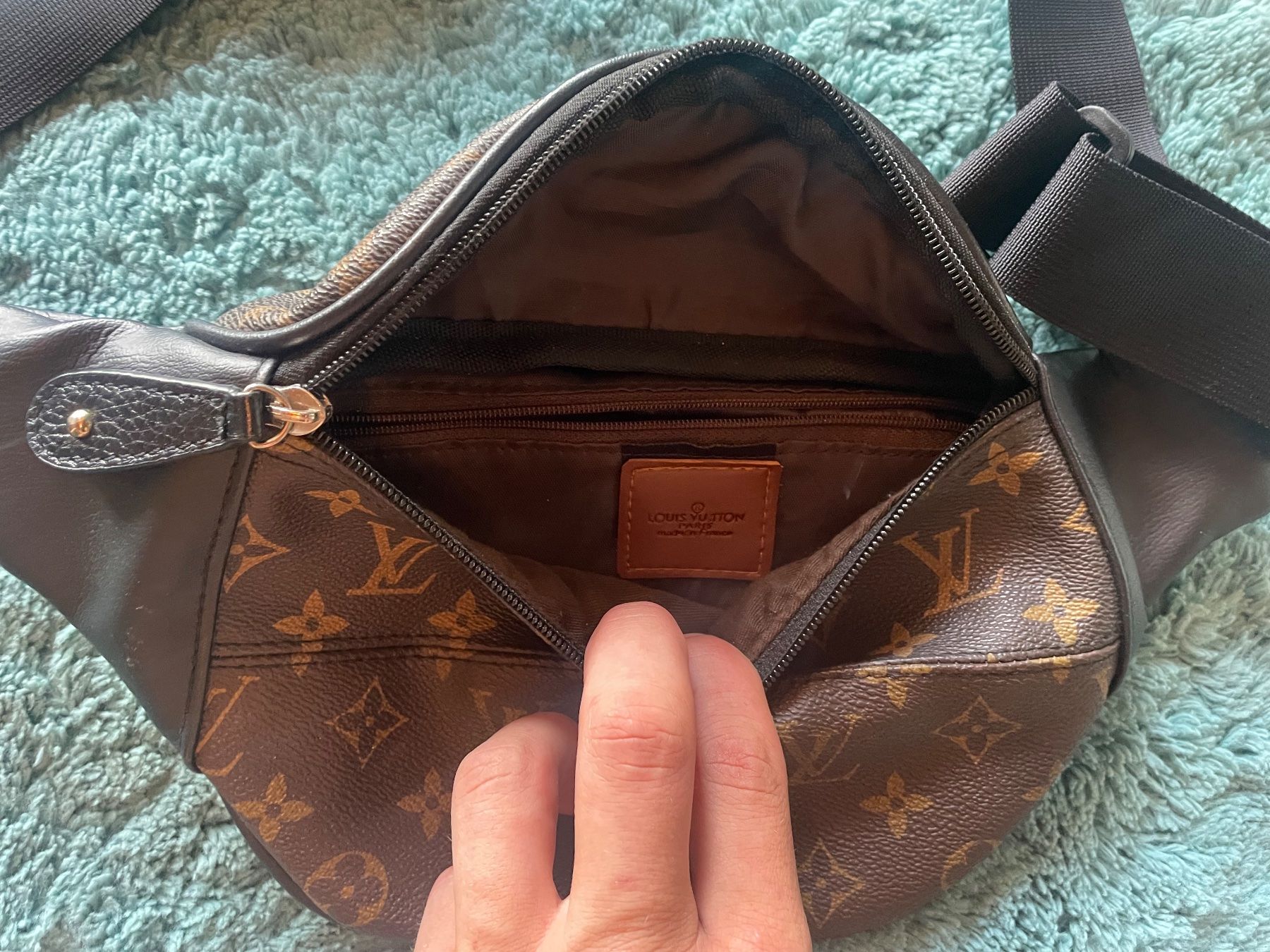 Louis Vuitton Taschen: Sacoche Louis Vuitton – Gebraucht aus Monts-de-Corsier von mol_tf27 2