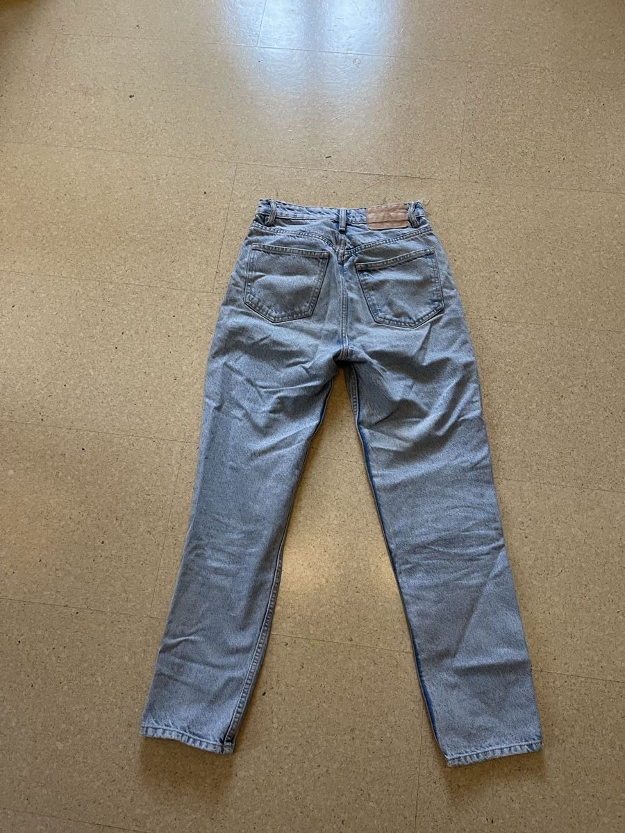 Zara Pantaloni: Zara Hellblaue Jeans Grösse XS – Nuovo (secondo la descrizione) da Neuheim venduto da fab_7m2f 1