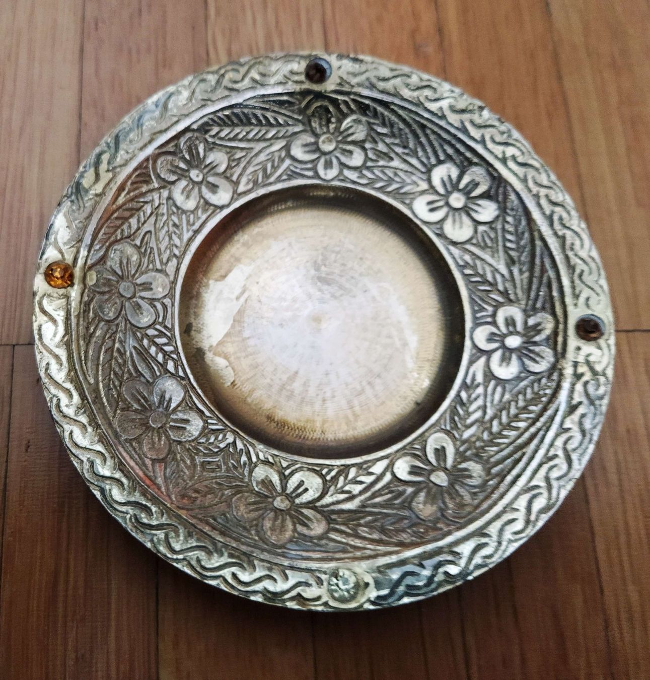 Caraffe: Karaffe / Krug mit Tablet aus Messing - Grösse 15.5 cm - – Nuovo (secondo la descrizione) da Zürich venduto da 1980ale 2