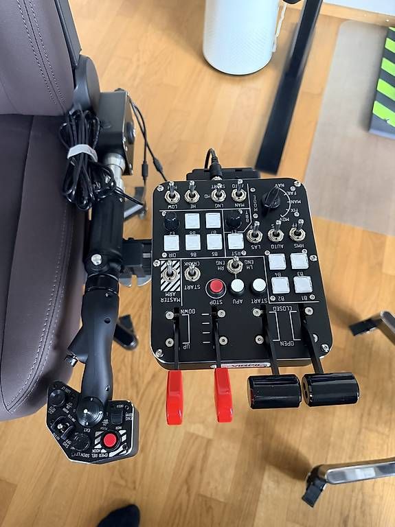 Giochi: Chaise simulation hélicoptère avec matériel Virpil – Usato da Biel/Bienne venduto da BMA36 4