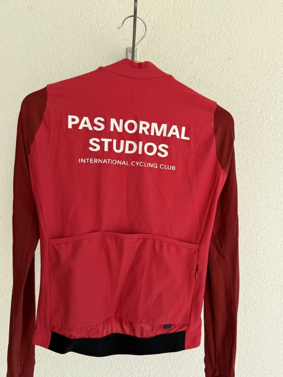 Pas Normal Studios Canottiere & Pantaloni: PNS long sleeve jersey – Usato da Benglen venduto da car_nct9 5