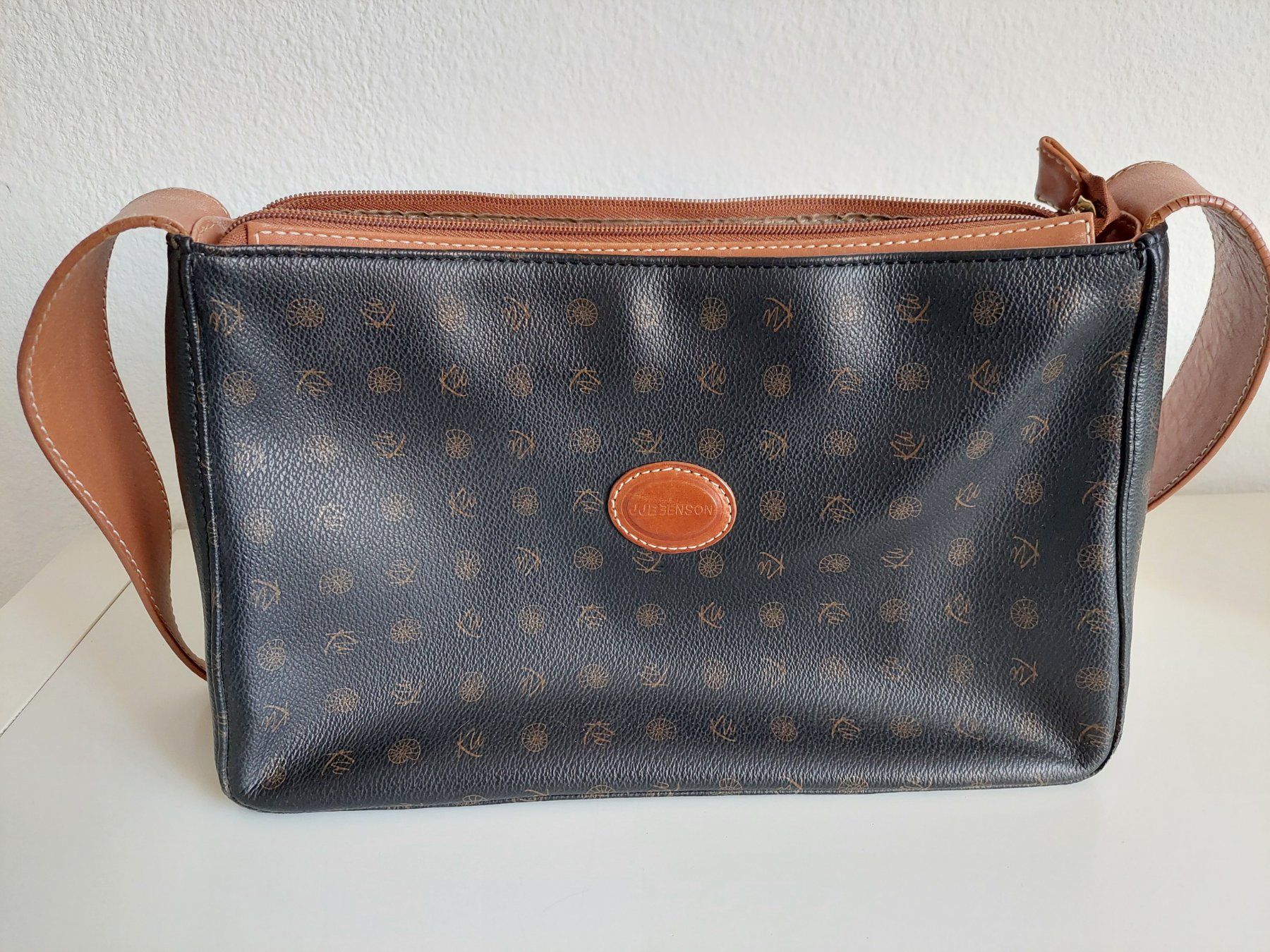 Borse da donna: SCHWARZ/BRAUNE JJB BENSON TASCHE – Usato da Münchenstein venduto da Strupfi