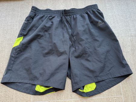 Adidas Own The Run Cooler Laufshorts – Grösse L