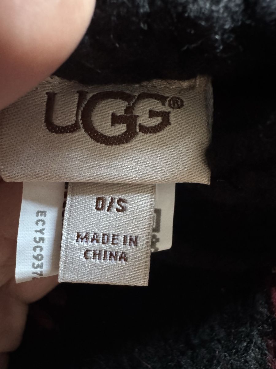 Ugg Copricapi, berretti & cappellini: Berretto UGG in lana con pompon, nero – Nuovo (secondo la descrizione) da Locarno venduto da tos_tgc9 3