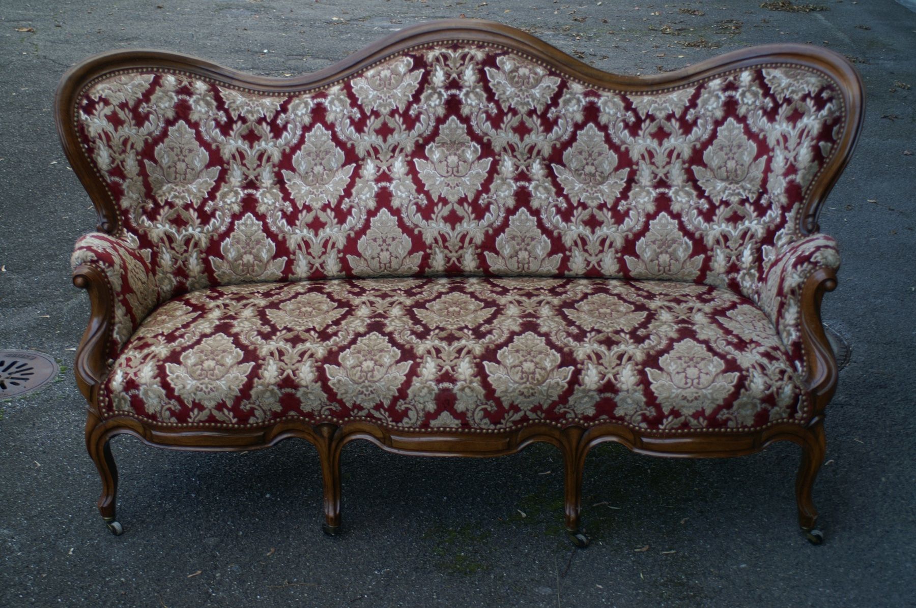 Divani: Antikes Sofa mit Nachttisch zu verkaufen. – Usato da Kilchberg ZH venduto da Speed021