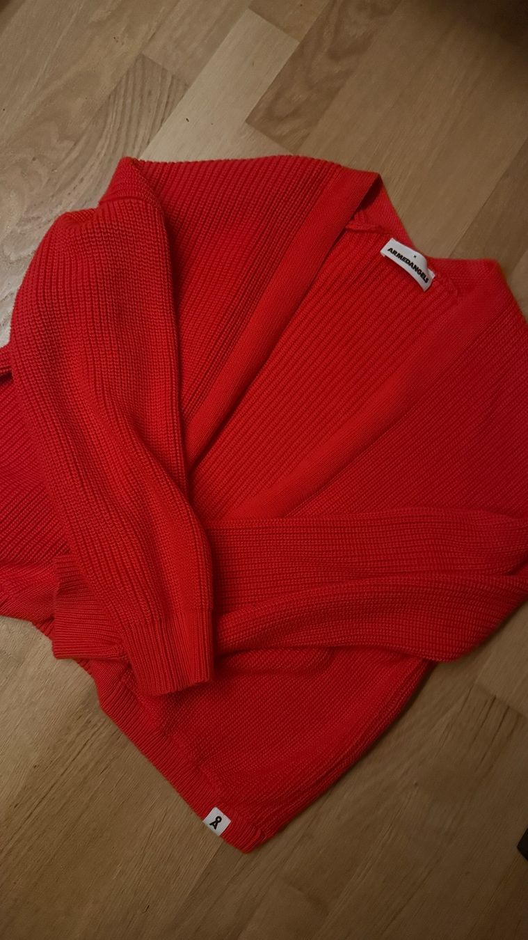 Armedangels Giacche: ARMEDANGELS Cardigan rot Grösse M – Usato da Zürich venduto da iinny