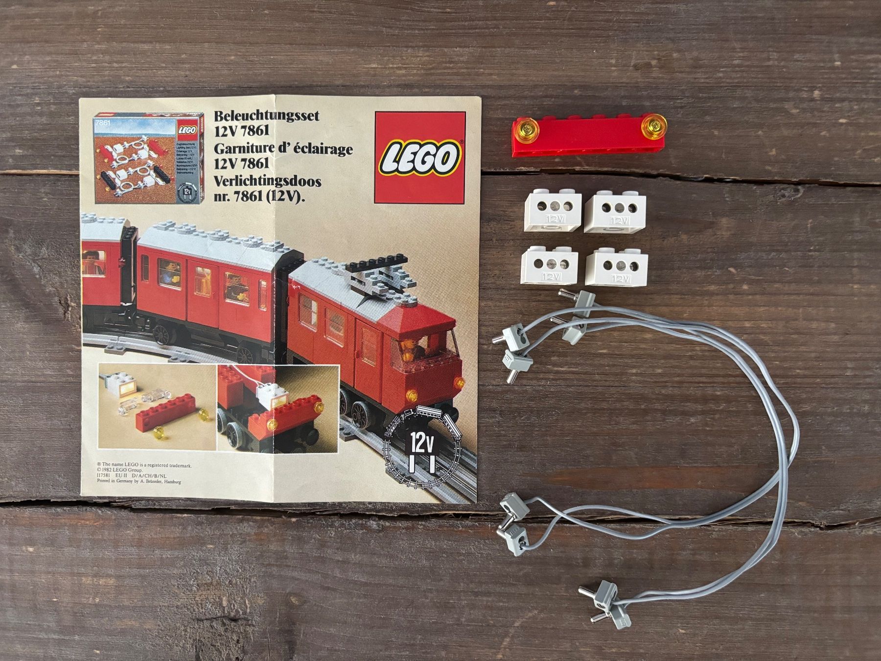 Lego Kit di costruzioni: LEGO 7861 12V Beleuchtungsset Eisenbahn – Usato da Luzern venduto da celine7373