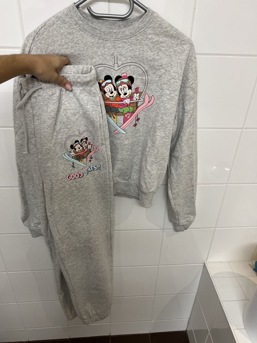 H&M Completi & Tailleur: Micky Mouse Trainer (Kombi) – Usato da Jona venduto da n.ferrari