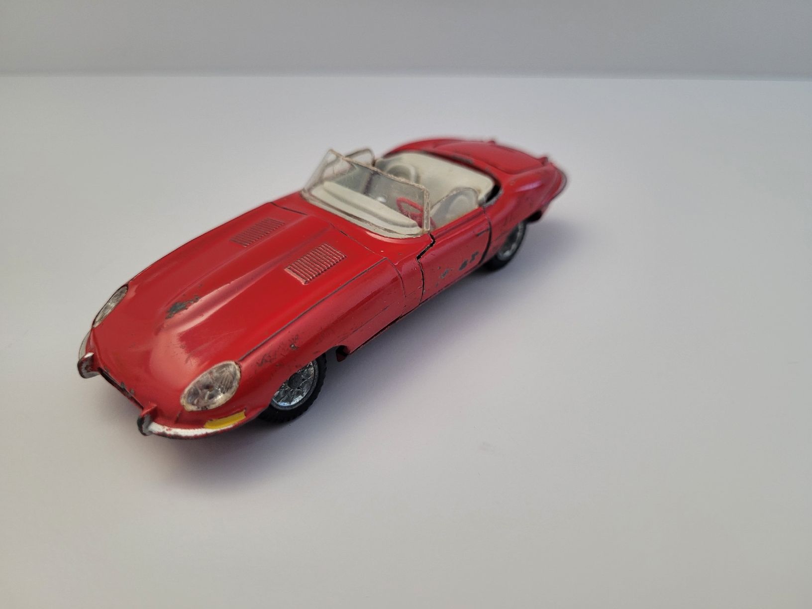 Tekno Modellini d'auto: JAGUAR E-TYPE (TEKNO) 1/43 – Usato da Zumikon venduto da tho_9zm8 4