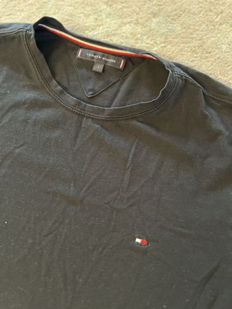 Schwarzes Tommy Hilfiger T-Shirt, Grösse L, Top Zustand!