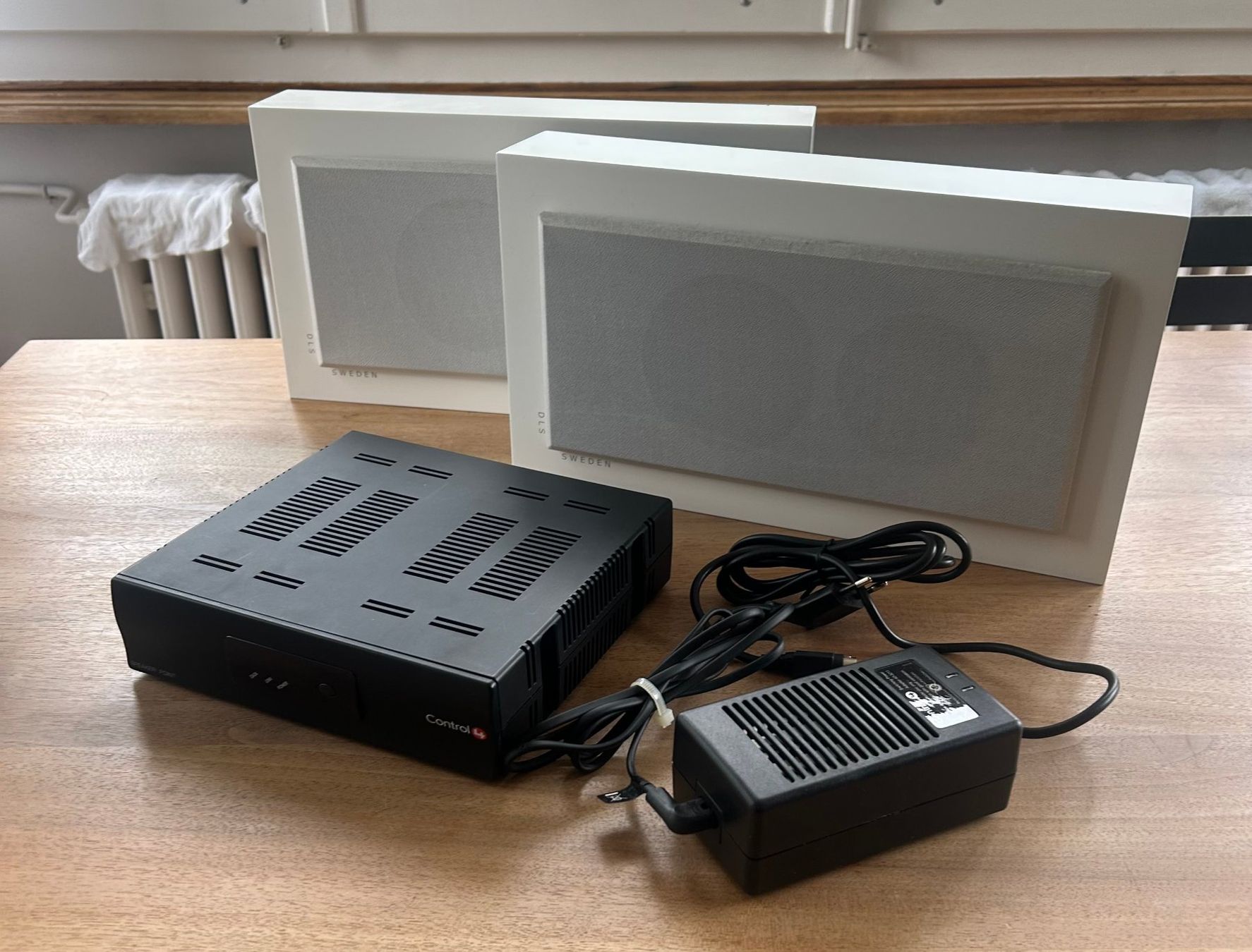 Casse acustiche: DLS-Flatbox-Midi weiss/Adapter Speaker Point – Usato da Bern venduto da thelabe