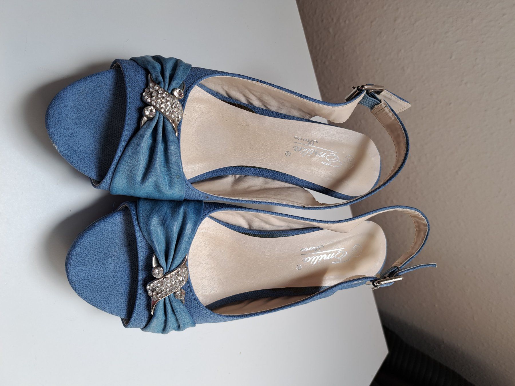 Scarpe da donna: Schöne Sandalletten Gr. 38 – Usato da Gommiswald venduto da Cyndi5