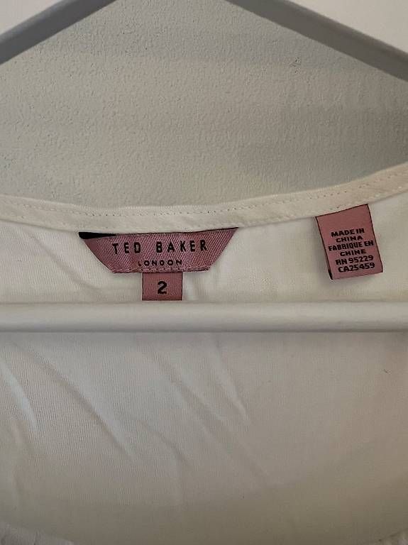 Ted Baker T-shirt: Sotto giacca Ted Baker – Nuovo (secondo la descrizione) da Luzern venduto da mic_99vf 2