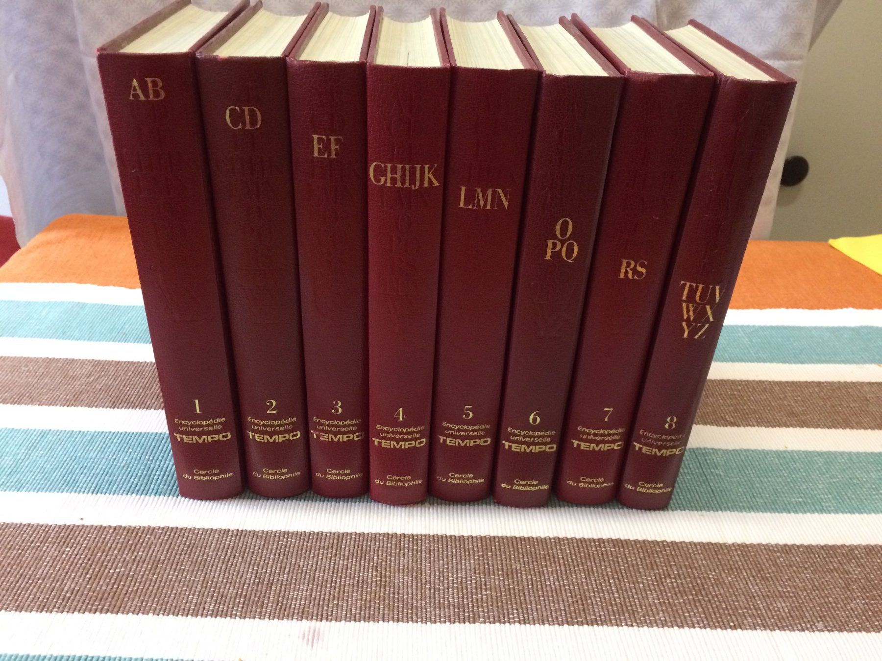 Libri: Encyclopédie TEMPO Universalis - Édition complète - 8 tomes – Nuovo (secondo la descrizione) da Vevey venduto da rog_9vvj 3