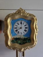 Wanduhr mit Goldrahmen und Landschaftsmotiv 