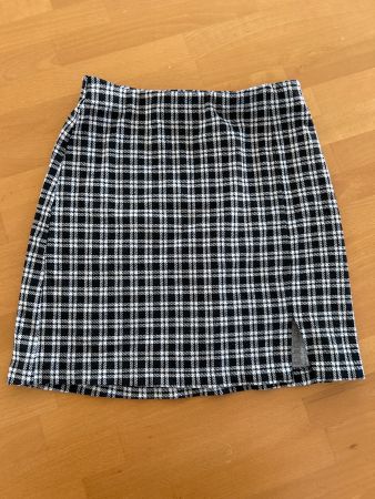 Schöner Minirock, XS, schwarz-weiss kariert, ideal für So...