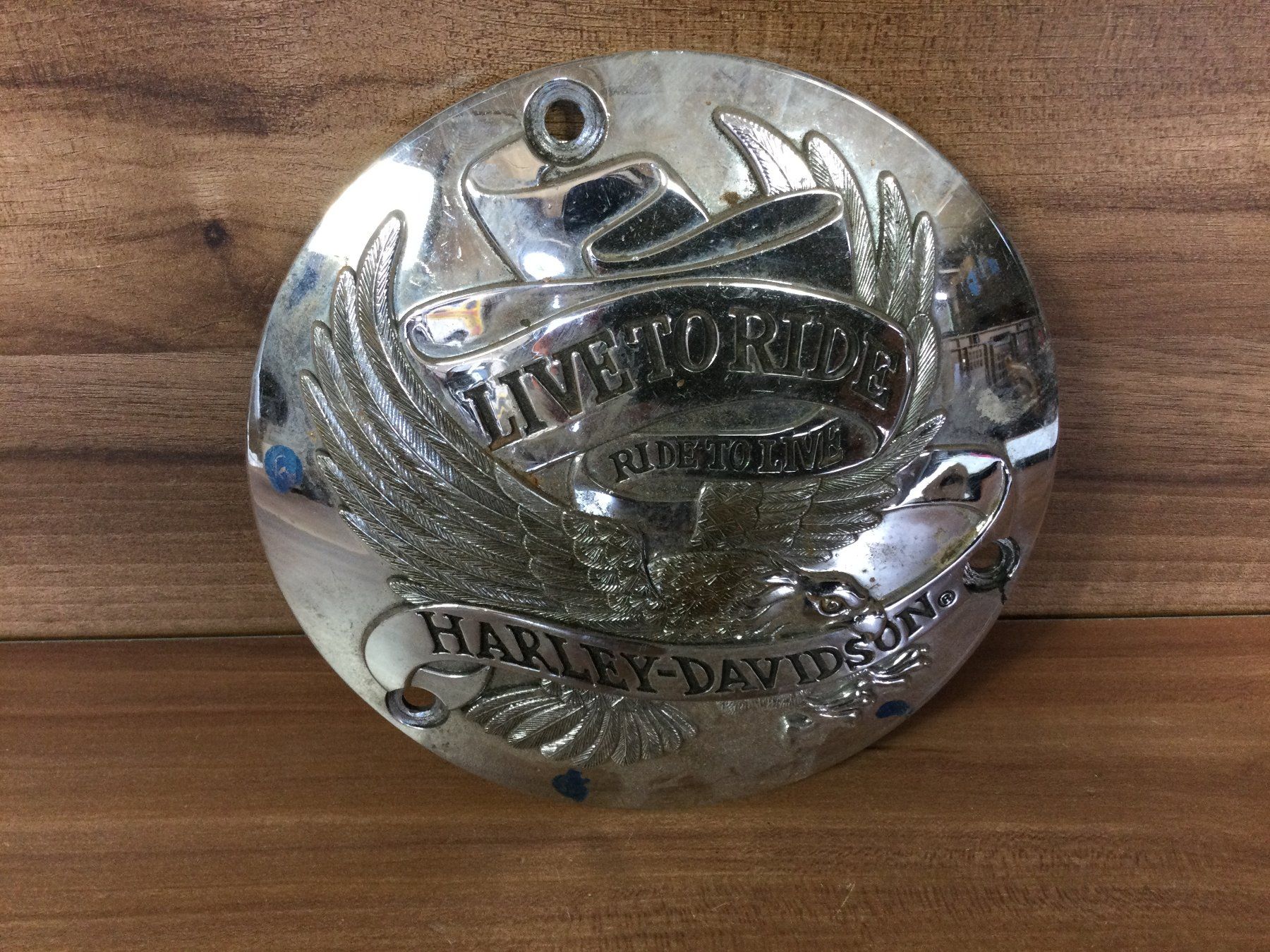 Harley-Davidson Tutti i ricambio per moto: Gebrauchter Deckel Harley-Davidson Emblem "Live to Ride" – Usato da Wangen SZ venduto da kuriosum12
