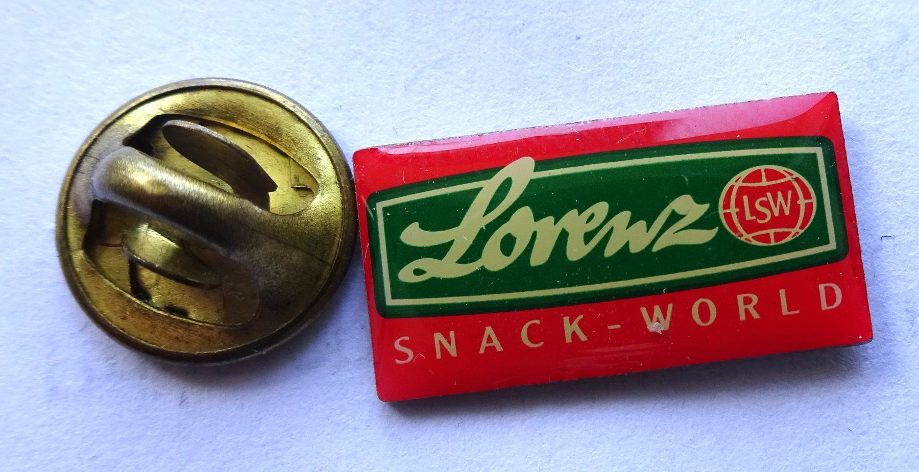 Placchette & Badge: Pin  LORENZ Snack WORLD – Usato da Utzenstorf venduto da BUtter81