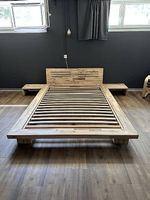 Holzbett 140 × 200 cm inkl. Lattenrost und Ablagen