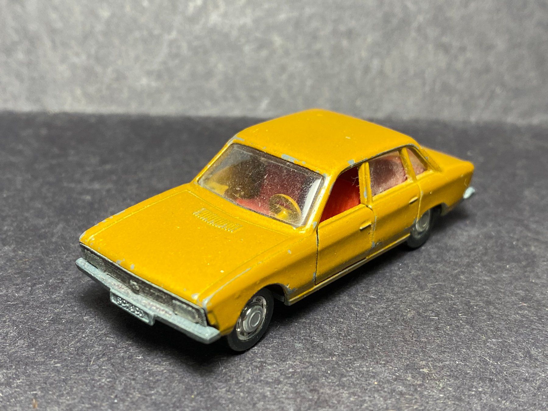 Schuco Modellini d'auto: Schuco VW K70 Modellauto 1:66 – Usato da Spiez venduto da Mlandcruiser