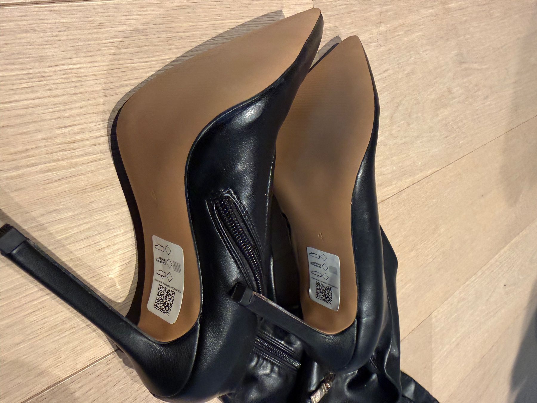 Scarpe da donna: Overjnee Stiefel Schwarz mit Absatz Elegant Gr. 37 – Usato da Hornussen venduto da con_86dw 2