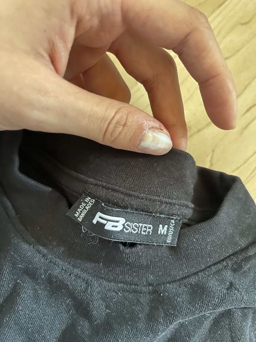T-Shirts: 2er-Pack Damen T-Shirts Schwarz & Weiss  – Gebraucht aus Zäziwil von jes_d7tm 1