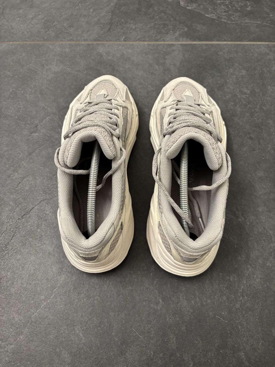 Adidas Chaussures hommes: Adidas × Yeezy Boost 700 V2 – D'occasion à Hünibach par Nic_np8c 3