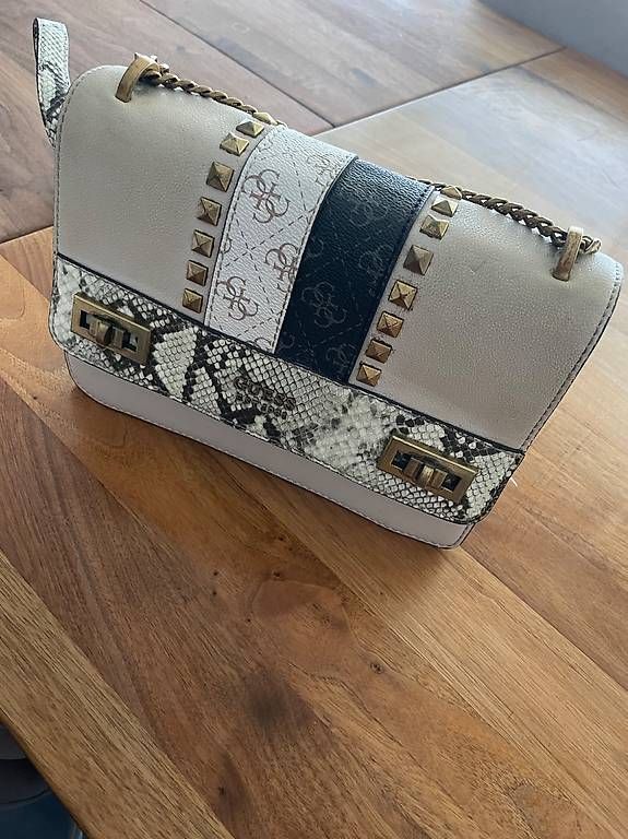Borse da donna: Guess Crossbody Bag Katey – Usato da Aathal-Seegräben venduto da ale_nb8l