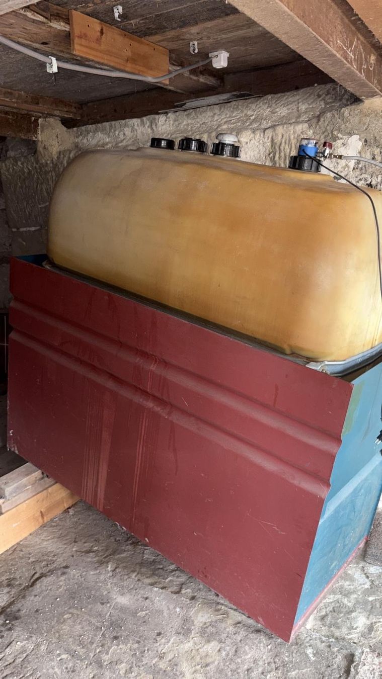 Heizung: Heizöeltank /Wassertank – Gebraucht aus Oberwangen b. Bern von str_cw6q 2