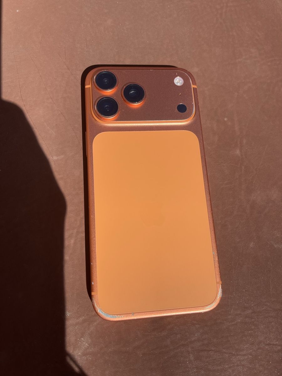 Apple Telefoni cellulari / Smartphones: Iphone 17 pro max 256GB orange  – Usato da Vétroz venduto da est_xyr5 2