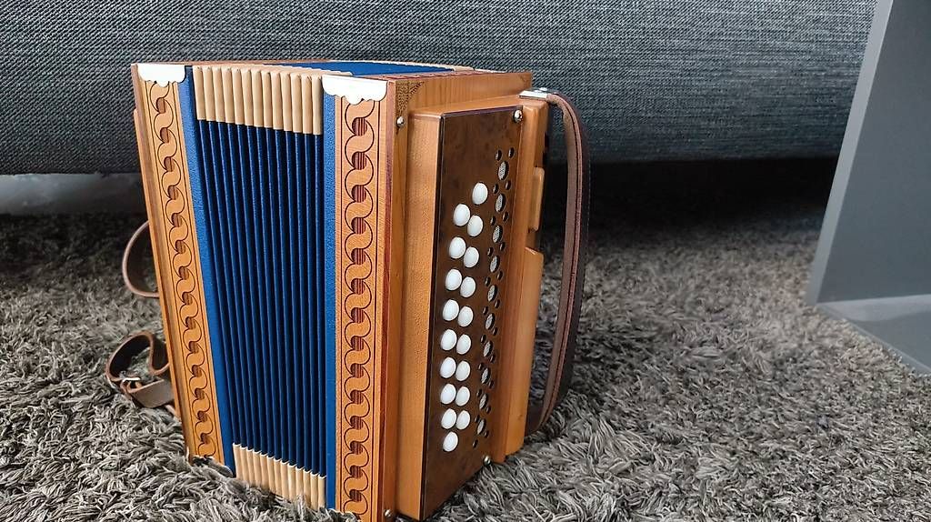 Strumenti musicali: Schwyzerörgeli Ott-Örgeli Flurina 2  – Usato da Nebikon venduto da amg33 2