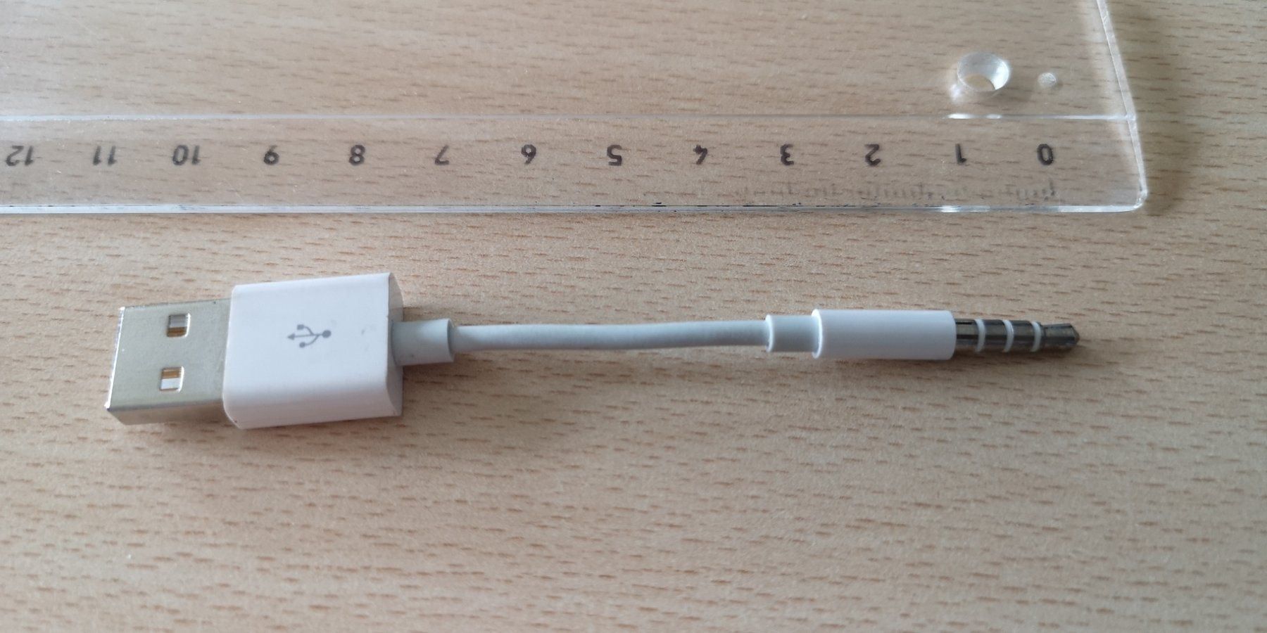 Cavi: USB A Stecker zu 3.5mm Klinker-Stecker – Usato da Meggen venduto da Bilanz70